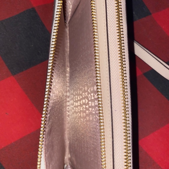 Kate spade pink and white wristlet - Picture 2 of 4
